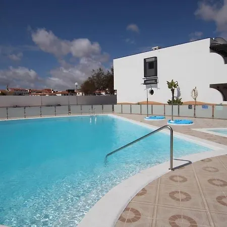 アパート Poolside Oasis Ground Floor, Wifi & Terrace