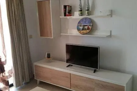 Apartment Poolside Oasis Ground Floor, Wifi & Terrace *