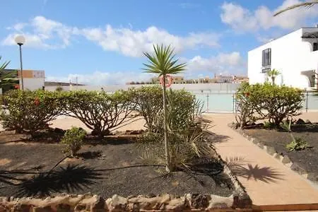 Apartment Poolside Oasis Ground Floor, Wifi & Terrace *